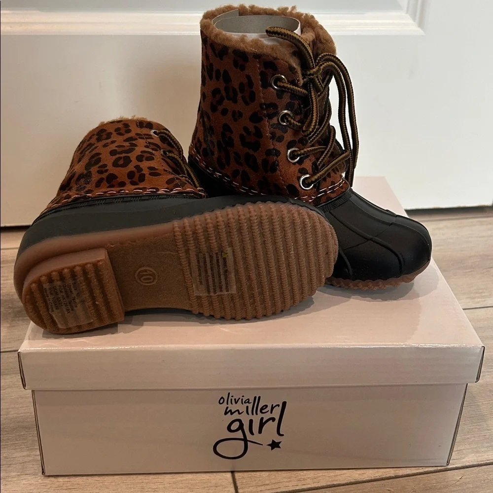 Olivia Miller Girl! Girls leopard print snow rain faux fur lined boots size 10